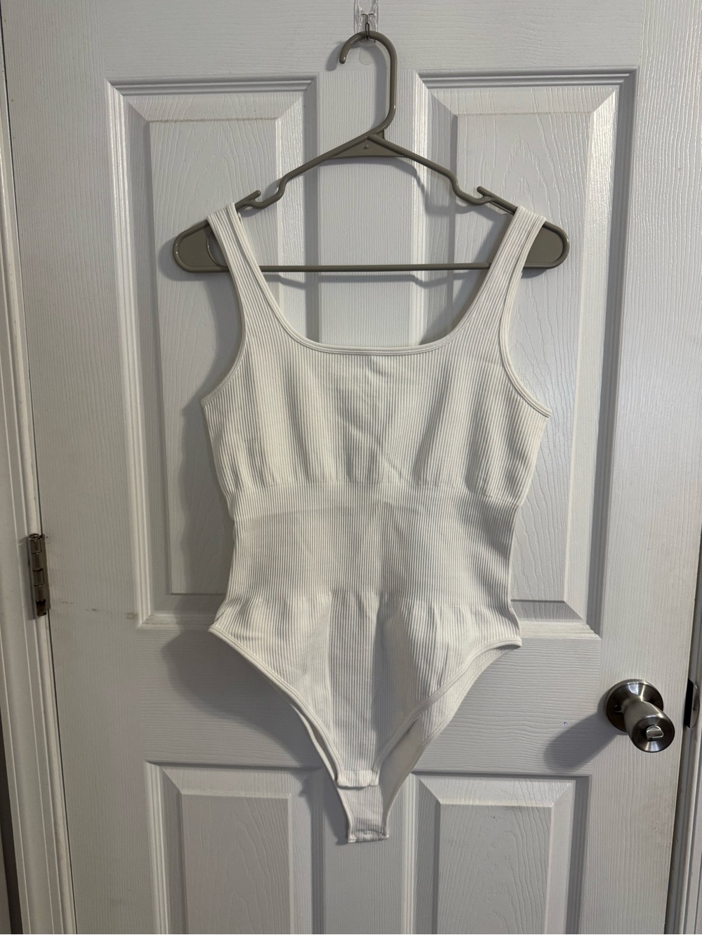 Women’s Seamless Ribbed White OQQ Tummy Control Bodysuit - L
